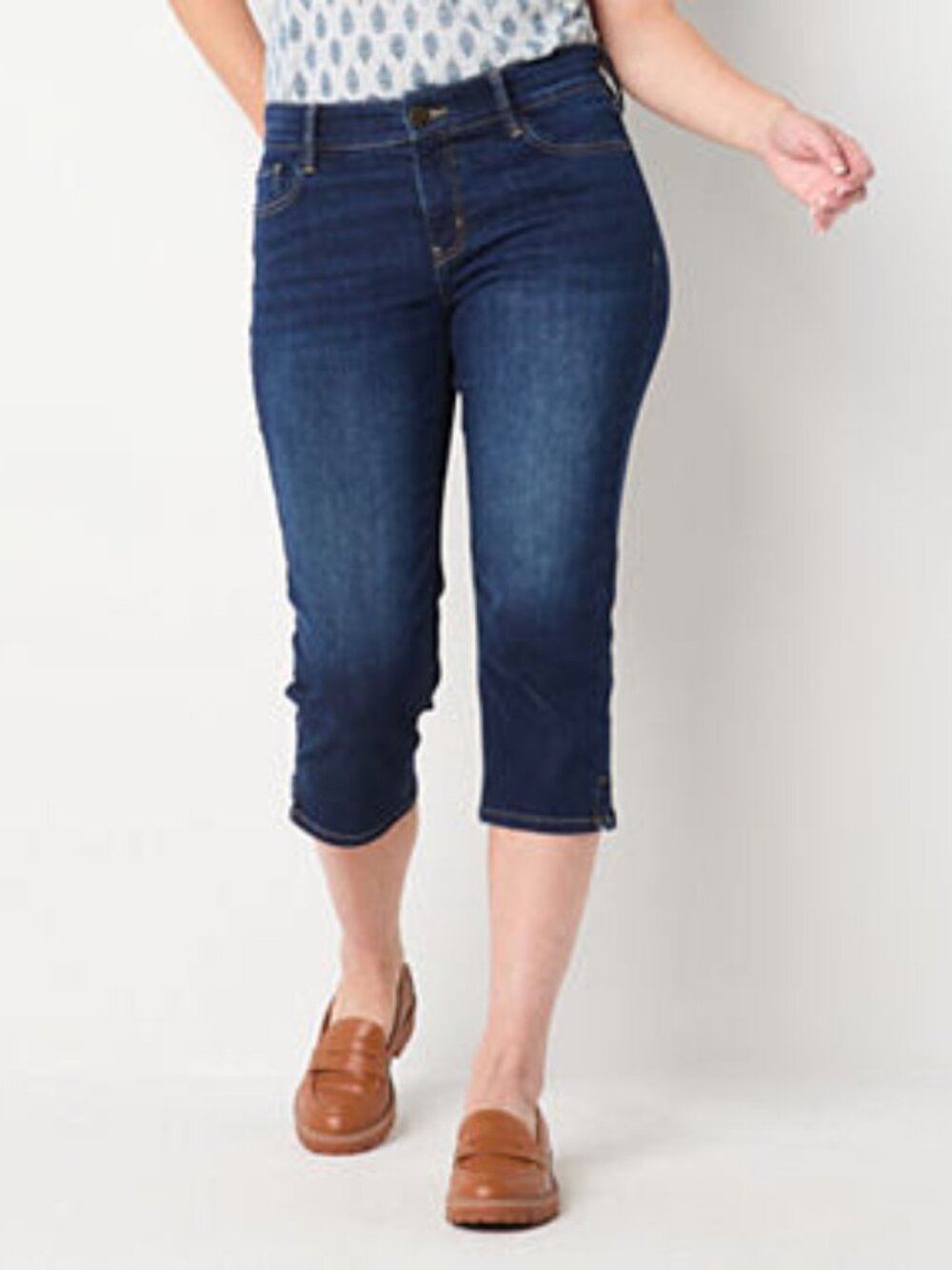 Liz Claiborne Sara Women's Slim Mid-Rise Capri Pant / Armour Wash / Size 6
